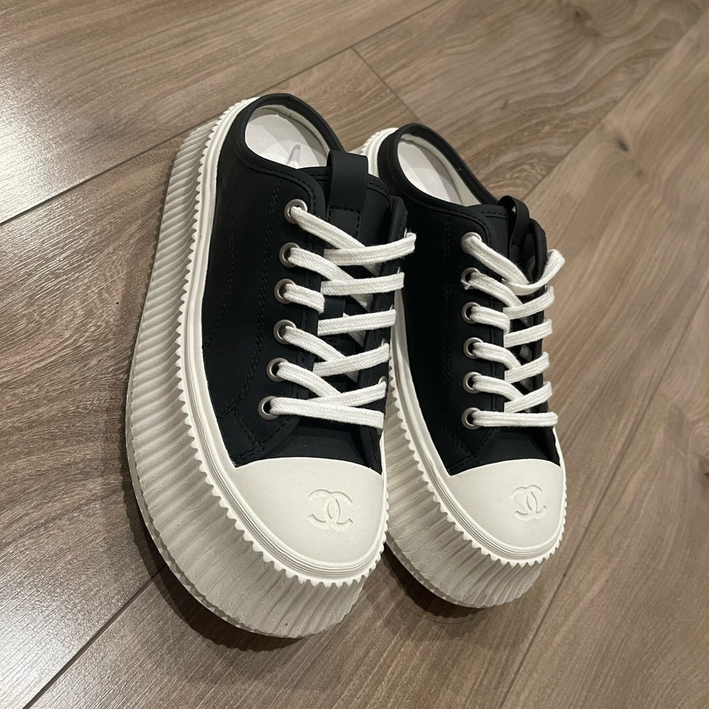 Black platform leather sneaker slip ons lace up preowned size 35